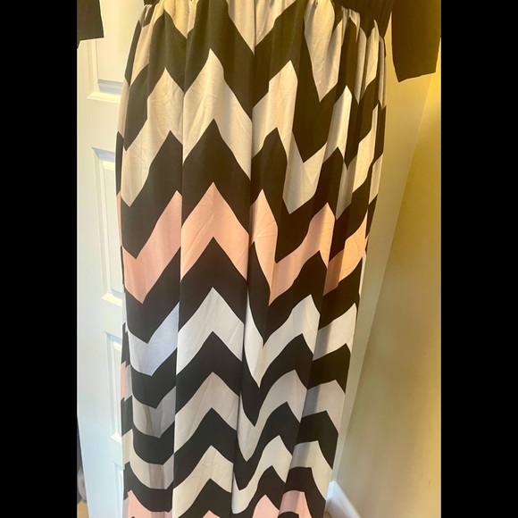3/$20  🌾 Chevron skirted dress - Picture 5 of 6